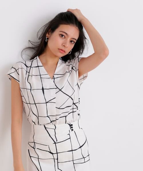 PINKY & DIANNE / ピンキーアンドダイアン シャツ・ブラウス | ラインプリントタックブラウス（ホワイト系1）