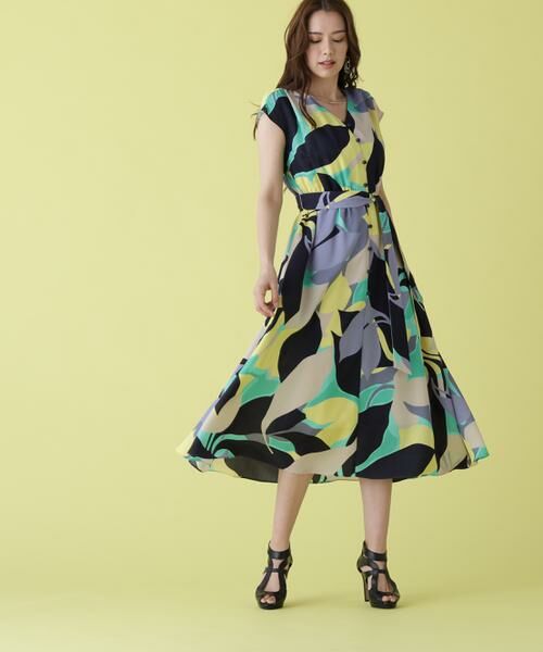 PINKY & DIANNE / ピンキーアンドダイアン ミニ丈・ひざ丈ワンピース | シェードリーフプリントギャザーワンピース（イエロー系1）