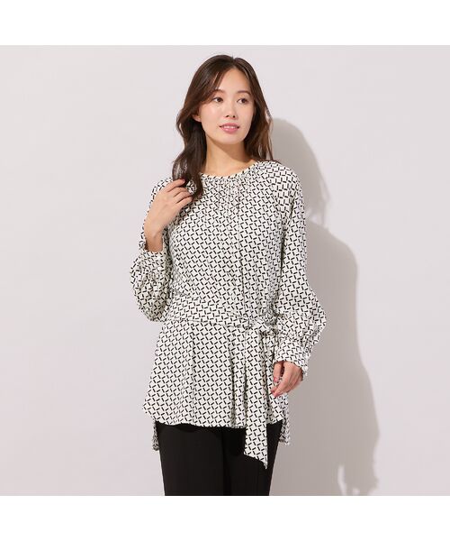PISANO / ピサーノ シャツ・ブラウス | 【手洗いOK】幾何柄・リボンタイ・ギャザーブラウス（オフ）