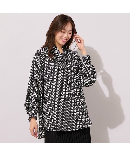 PISANO / ピサーノ シャツ・ブラウス | 【手洗いOK】幾何柄・リボンタイ・ギャザーブラウス（ブラック）