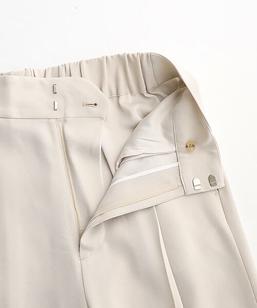 PLAIN PEOPLE / プレインピープル その他パンツ | バックサテンジョーゼットタックテーパードパンツ | 詳細6