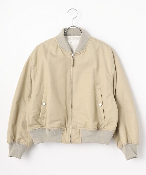 ベーシックから、少し長めの丈も展開している『MA-1型ブルゾン』をご紹介