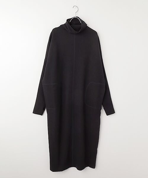 こだわりの圧縮加工で柔らかな風合いのワンピース