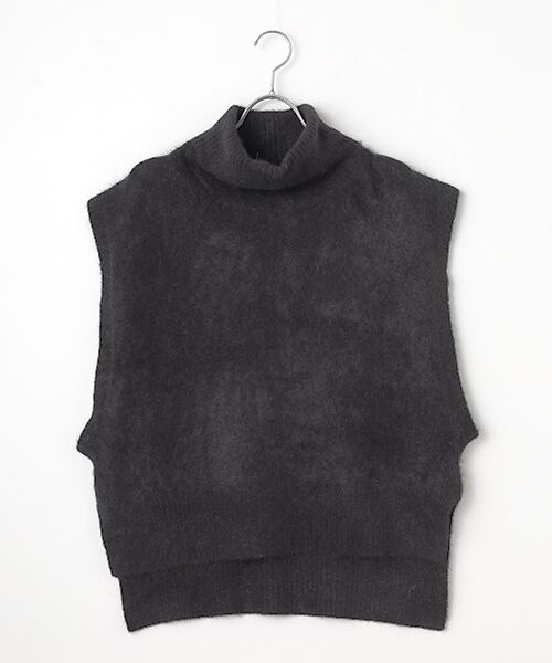 動物のような肌さわりが心地よい暖かいアイテムを2型ご紹介。