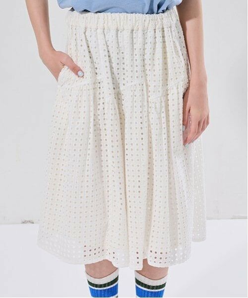 POM PONETTE AMI / ポンポネット アミ ミニ・ひざ丈スカート | 【AMI】アイレットレースティアードスカート（オフ ホワイト）