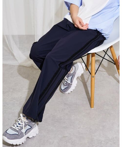 POM PONETTE AMI / ポンポネット アミ その他パンツ | 【AMI】機能素材サイドラインパンツ（紺）