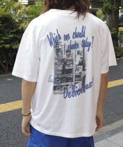 バックフォトプリントクルーネックＴシャツ