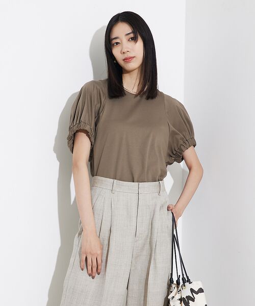 qualite/カリテ 袖ギャザーカットTOP カーキ F qualite/カリテ 袖ギャザーカットTOP カーキ F