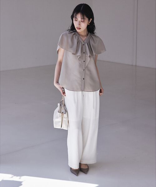 ラッフルカラーVネックブラウス ラッフルカラーVネックブラウス（シャツ/ブラウス）｜qualite