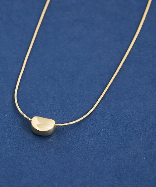 qualite/カリテ ステンレスビーンチャームネックレス ゴールド F qualite/カリテ ステンレスビーンチャームネックレス ゴールド F