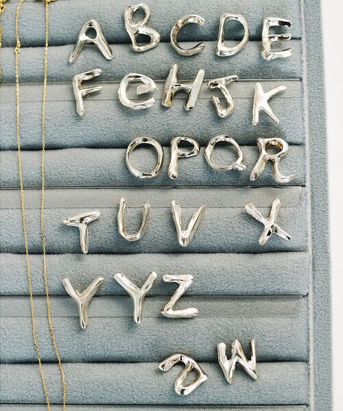 qualite / カリテ ネックレス・ペンダント・チョーカー | 【MAISON D'PULSE(メゾンドパルス)】Alphabet neckla | 詳細1