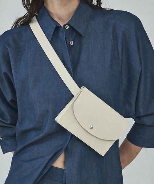 qualite / カリテ ショルダーバッグ | レザーベルトミニバック【予約】（アイボリー）