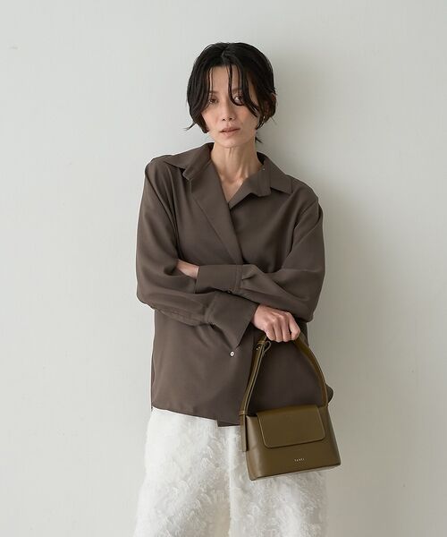 qualite / カリテ シャツ・ブラウス | ドレープレギュラーシャツ【予約】（モカ）