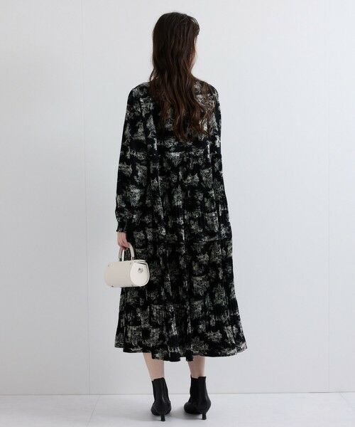 QUEENS COURT / クイーンズコート ロング・マキシ丈ワンピース | グラフィックプリーツワンピース≪洗濯機で洗える≫ | 詳細11