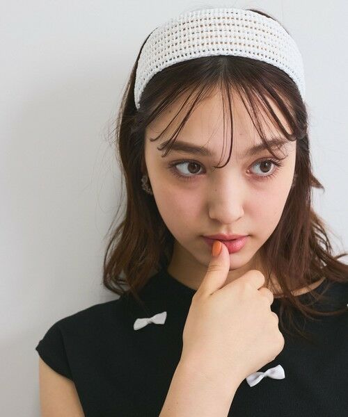 【ガーリーで優しい印象のベージュカラー】CHANEL カチューシャ ガーリーで優しい印象のベージュカラー】CHANEL カチューシャ