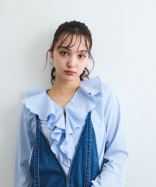 QUEENS COURT/クイーンズコート ラッフルフリルブラウス≪手洗い可能≫ ブルー M QUEENS COURT/クイーンズコート ラッフルフリルブラウス≪手洗い可能≫ ブルー M
