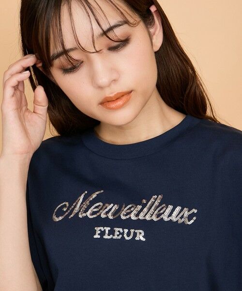 QUEENS COURT/クイーンズコート スパンコール刺繍ロゴTシャツ≪手洗い可能≫ ネイビー M QUEENS COURT/クイーンズコート スパンコール刺繍ロゴTシャツ≪手洗い可能≫ ネイビー M