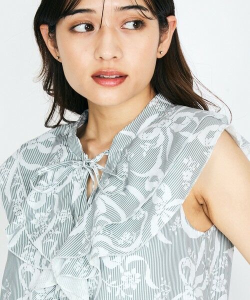 QUEENS COURT / クイーンズコート シャツ・ブラウス | リボンフラワー柄フリルブラウス≪手洗い可能≫ | 詳細6