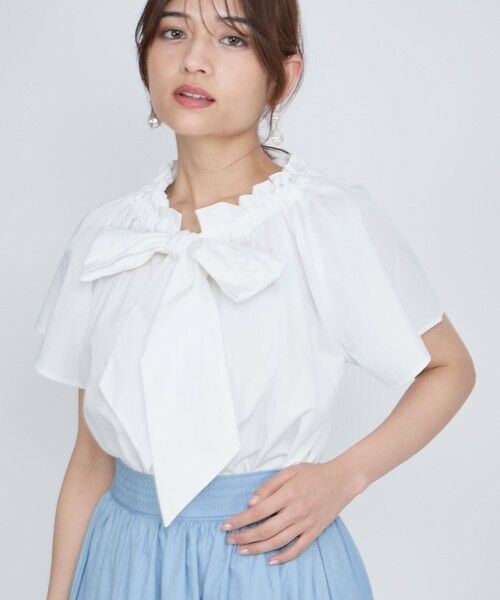 QUEENS COURT/クイーンズコート ボウタイリボンフレアスリーブブラウス≪洗濯機で洗える≫ オフホワイト M QUEENS COURT/クイーンズコート ボウタイリボンフレアスリーブブラウス≪洗濯機で洗える≫ オフホワイト M