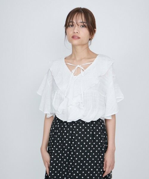 QUEENS COURT / クイーンズコート シャツ・ブラウス | シアーシャーリングラッフルブラウス≪洗濯機で洗える≫ | 詳細1