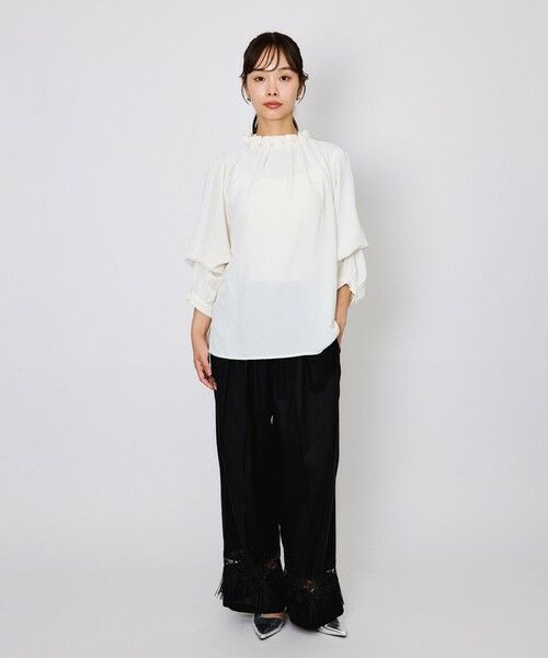 QUEENS COURT / クイーンズコート シャツ・ブラウス | スリーブ2WAYパールネックブラウス≪洗濯機で洗える≫ | 詳細2