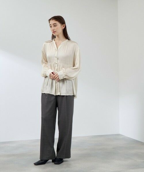 QUEENS COURT / クイーンズコート シャツ・ブラウス | 割繊サテンキーネックペプラムブラウス≪手洗い可能≫ | 詳細2