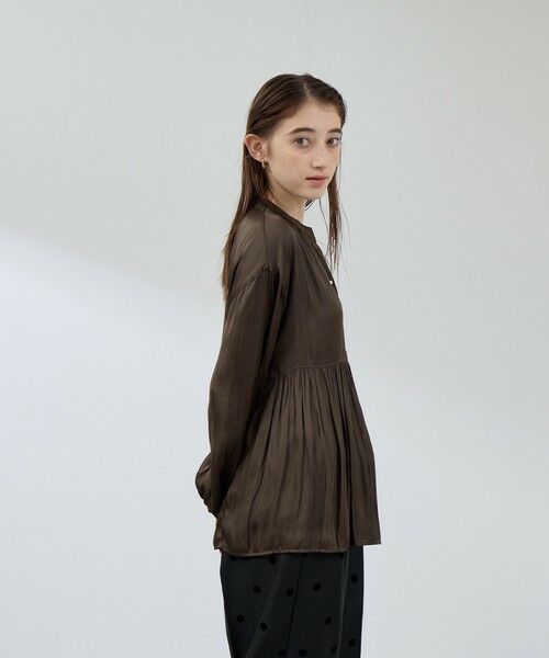 QUEENS COURT / クイーンズコート シャツ・ブラウス | 割繊サテンキーネックペプラムブラウス≪手洗い可能≫ | 詳細8