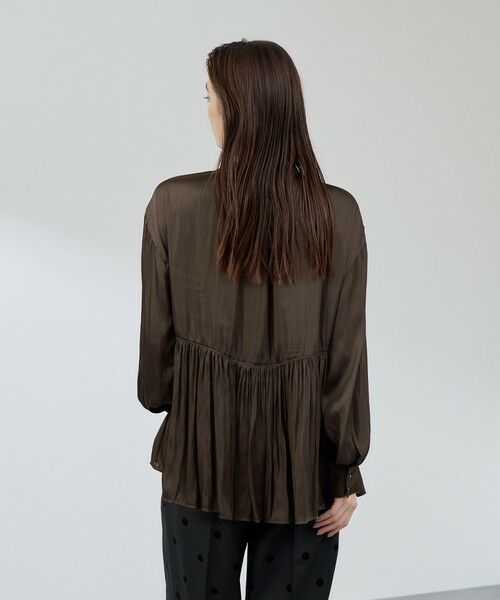 QUEENS COURT / クイーンズコート シャツ・ブラウス | 割繊サテンキーネックペプラムブラウス≪手洗い可能≫ | 詳細9