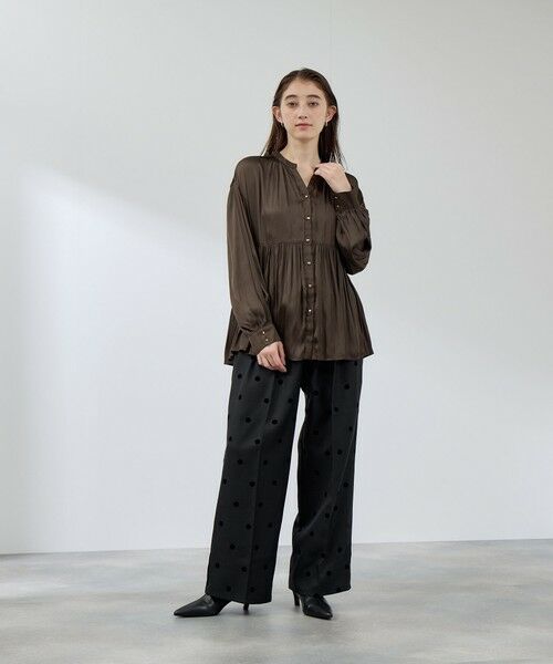 QUEENS COURT / クイーンズコート シャツ・ブラウス | 割繊サテンキーネックペプラムブラウス≪手洗い可能≫ | 詳細11