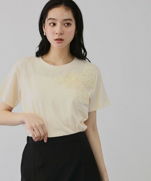 QUEENS COURT / クイーンズコート カットソー | チュールフラワーモチーフプルオーバー（イエロー）