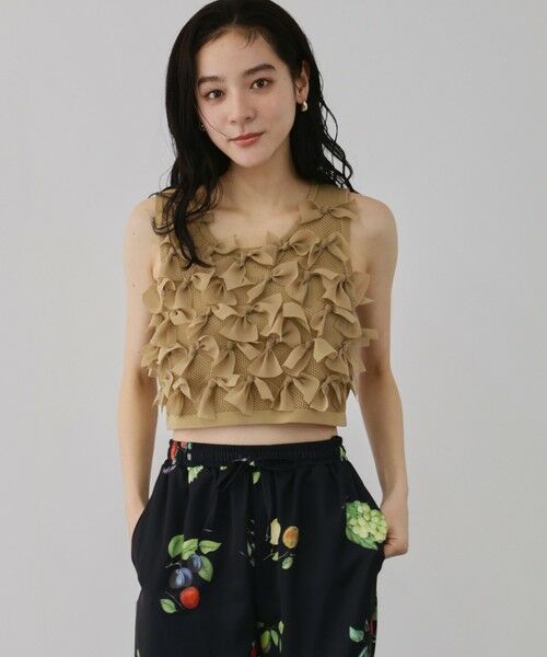 QUEENS COURT / クイーンズコート ダウンジャケット・ベスト | ブルーミングリボンニットベスト（ベージュ）