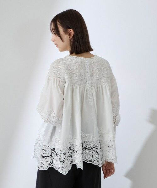 QUEENS COURT / クイーンズコート シャツ・ブラウス | 前後2WAYレースシャーリングブラウス | 詳細5