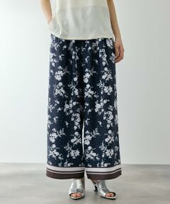 QUEENS COURT / クイーンズコート その他パンツ | パウダーサテンパネルプリントワイドパンツ
