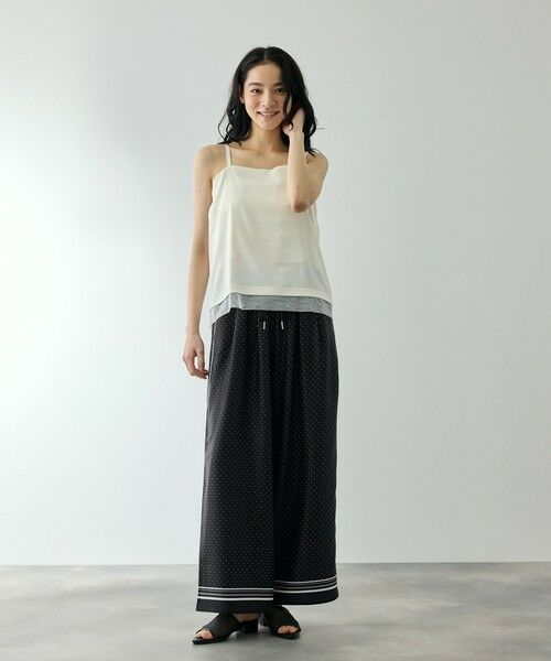 QUEENS COURT / クイーンズコート その他パンツ | パウダーサテンパネルプリントワイドパンツ | 詳細1