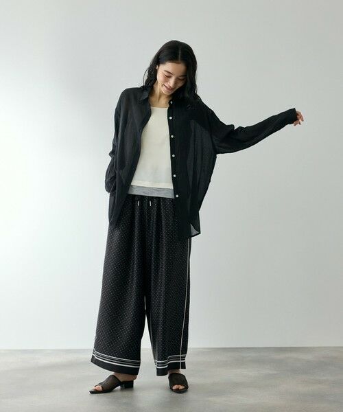 QUEENS COURT / クイーンズコート その他パンツ | パウダーサテンパネルプリントワイドパンツ | 詳細2