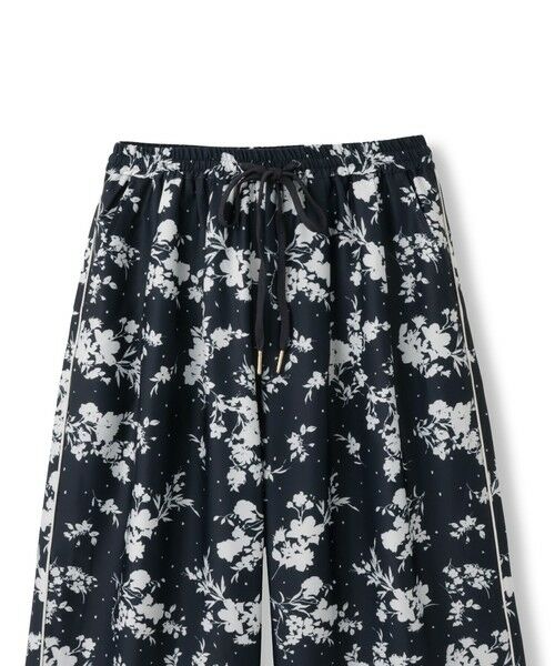 QUEENS COURT / クイーンズコート その他パンツ | パウダーサテンパネルプリントワイドパンツ | 詳細12