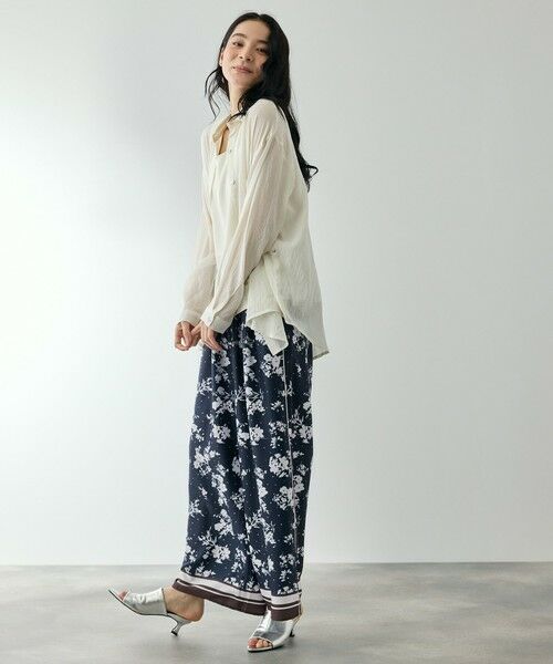 QUEENS COURT / クイーンズコート その他パンツ | パウダーサテンパネルプリントワイドパンツ | 詳細9