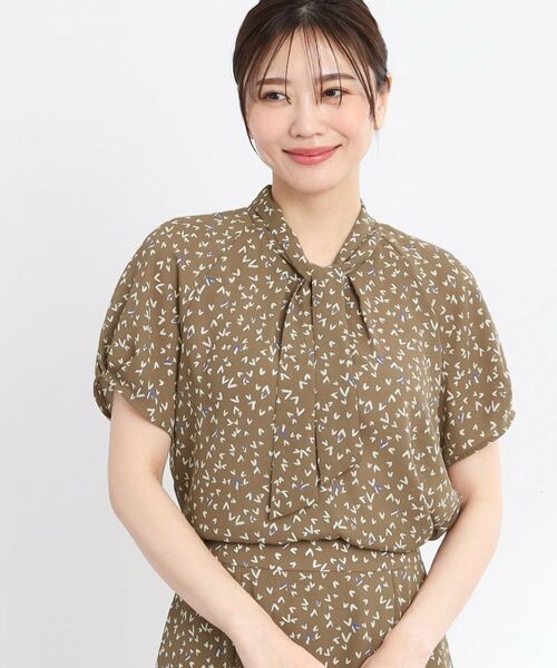 Reflect / リフレクト シャツ・ブラウス | 【マシンウォッシュ可／セットアップ可】ボウタイプリントブラウス | 詳細13