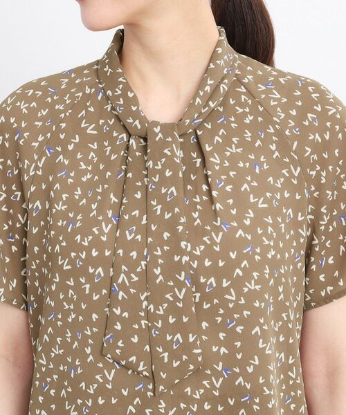 Reflect / リフレクト シャツ・ブラウス | 【マシンウォッシュ可／セットアップ可】ボウタイプリントブラウス | 詳細25