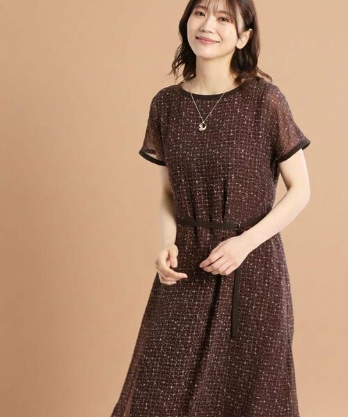 Reflect / リフレクト ミニ丈・ひざ丈ワンピース | 【WEB先行カラーあり/マシンウォッシュ可/ナローベルト付き】オフボディツイードチェックワンピース(ブラウン(144))