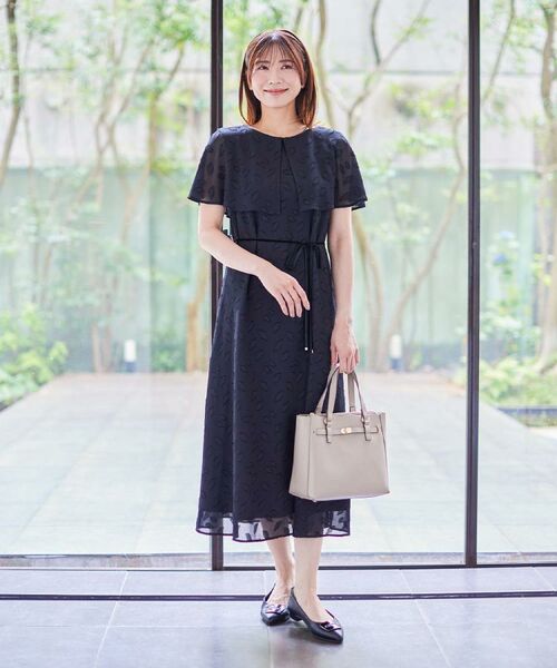 Reflect / リフレクト ロング・マキシ丈ワンピース | 【撥水/二の腕カバー/付属リボン付き】ケープデザインノースリーブワンピース | 詳細4