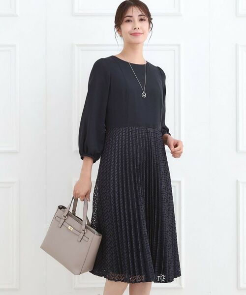 Reflect / リフレクト ミニ丈・ひざ丈ワンピース | 【フォーマル/入卒/一枚で着映え◎】シフォン×幾何柄レースプリーツワンピース(ネイビー(094))