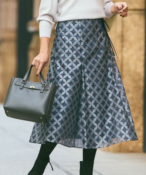 Reflect / リフレクト ロング・マキシ丈スカート | 【ウエストリボン付き】フラワー柄シアーフレアスカート(ライトグレー(411))