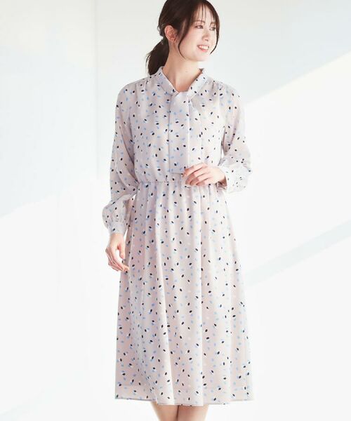 Reflect / リフレクト ミニ丈・ひざ丈ワンピース | 【通勤・おでかけにおすすめ◎】フラワープリントボウタイワンピース(ライトグレー(111))