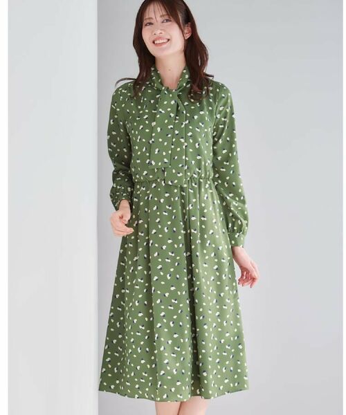 Reflect / リフレクト ミニ丈・ひざ丈ワンピース | 【通勤・おでかけにおすすめ◎】フラワープリントボウタイワンピース(カーキ(127))