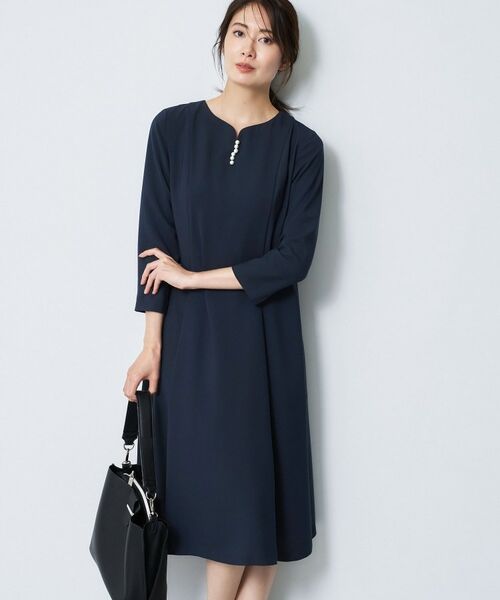 Reflect / リフレクト ロング・マキシ丈ワンピース | パール調パーツデザイン ノーカラーワンピース(ネイビー(094))