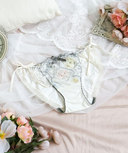 Risa Magli/リサマリ フェリーチェ リボンショーツ アイボリー(004) 03(L) Risa Magli/リサマリ フェリーチェ リボンショーツ アイボリー(004) 03(L)