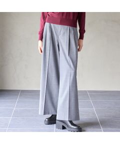 <b>【洗えるウール混パンツ】【3サイズ展開】<br>イージーな履き心地と機能性も兼ね備えたタックパンツ</b><br><br>■Design■<br>秋冬のマスキュリンなスタイルに欠かせないウール混パンツ。<br>絶妙なドレープ性が、2タックのワイドシルエットをきれいに見せてくれます。<br><br>・裾に向かって緩やかに広がるワイドシルエットで、コーディネートに合わせるだけでこなれ見え<br>・タックが広がらない様に、少し中縫いしてウエストをスッキリ見せています<br>・ウエストはバックゴム仕様で、ウエスト周りの窮屈感を軽減しています<br>・センタープレスを入れ足のラインを美しく見せています<br>・股下はヒール等にも合わせしやすいよう通常より長めに設定しています<br>・しっかり伸びるストレッチ性やシワになりにくいキックバック性も兼ね備えています<br>・両サイドポケットあり、ヒップポケットあり<br><br>■Color：グレー、ネイビー、ワイン<br><br>■Fabric■<br>先染のツイルストレッチ素材。T/R/Wの72番双糸を使用した上品なツヤ感と適度なハリ感が特長の洗えるウール混ストレッチ素材です。<br><br>■Styling■<br>トップスをインしてもアウトにしてもおさまりの良い、ベーシックなパンツは汎用性高く、マルチに使えるR-ISM定番アイテム。<br>きれいめなデザインシャツからオーバーシルエットのスウェットまでどんなトップスにも対応してくれます。<br>メンズライクな格好いい雰囲気になるので、足元はヒールのあるパンプスやショートブーツとレディな組み合わせが素敵です。<br><br>■商品特性■<br>素材の厚さ：普通<br>素材の透け感：なし<br>素材の光沢：なし<br>素材の収縮性：あり<br><br>※モデル身長：172cm<br><br><br>■コンセプト■<br>【R-ISM リズム】<br>自然体で生きることが美しいというホリスティックビューティーの考え方を元に、忙しい日々のなかで大切なことのバランスを考える大人の女性のためのブランド。心やすらぐ空間に馴染む洋服を提案。<br><br>※撮影環境により光の当たり具合で色味が違って見える場合があります。 <br>※商品画像はサンプルのため、色味やサイズ、プリントの位置、仕様などに変更がある場合があります。 <br>※取扱いの注意については取扱い表示をご確認の上、着用をお願いします。<BR>