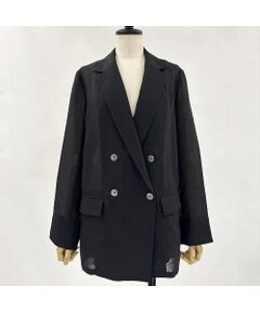 <b>【洗える・清涼感・S/M/Lサイズ】<br>ニュアンス感のあるダブルジャケット<br>ゆとりのあるシルエットで軽やかな印象</b><br><br>■Design■<br>シャツ感覚でさらっと羽織れるシアージャケット。<br>素材には適度なハリ感とシャリ味のでるスラブ素材を使用。<br>表面に独特の凹凸がある素材で、肌離れが良く、さらりとした清涼感のある着心地が特徴です。<br>クラシカルでマニッシュな雰囲気があり、シンプルなコーデに羽織るだけでこなれ感を演出できます。<br><br>・フロントはダブル合わせにし、貝釦で涼し気に仕上げています<br>・袖をターンバックするとおしゃれな配色使いになっています<br>・お手入れが簡単で、長時間の移動でもシワを気にせず着用できます<br><br>■Color：キャメル（袖内側はオフホワイト）、ブラック（袖内側はネイビー）<br>※サンプルで撮影しているため、袖口は配色使いに変更しています。<br><br>■Fabric■<br>薄手でシアー感のある生地は、暑い季節の日よけや体型カバーに最適です。<br>ややシワのような表面感なので、アイロン不要で気軽に着ていただけます。<br>手洗いでお洗濯可能な素材です。<br><br>■Styling■<br>・透け感を活かし、タンクトップやキャミソールを合わせてヘルシーな肌見せを楽しむのがおすすめです。<br>・ワイドパンツでリラックス感を出したり、スカートで女性らしさをプラスしたりと、オンオフ問わず着回せます。<br>・非常に軽いため、夏の冷房対策や日差し除けとして持ち歩くのにも便利です。 <br><br>■商品特性■<br>素材の厚さ：薄手<br>素材の透け感：あり<br>素材の光沢：なし<br>素材の収縮性：なし<br><br>※モデル身長：172cm<br><br><br>■コンセプト■<br>【R-ISM リズム】<br>自然体で生きることが美しいというホリスティックビューティーの考え方を元に、忙しい日々のなかで大切なことのバランスを考える大人の女性のためのブランド。心やすらぐ空間に馴染む洋服を提案。<br><br>※撮影環境により光の当たり具合で色味が違って見える場合があります。 <br>※商品画像はサンプルのため、色味やサイズ、プリントの位置、仕様などに変更がある場合があります。 <br>※取扱いの注意については取扱い表示をご確認の上、着用をお願いします。<BR>