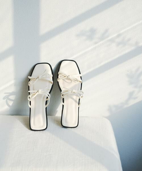 RODE SKO / ロデスコ サンダル | 『MADE IN JAPAN』ダブルリボンフラットサンダル（ホワイト系その他）